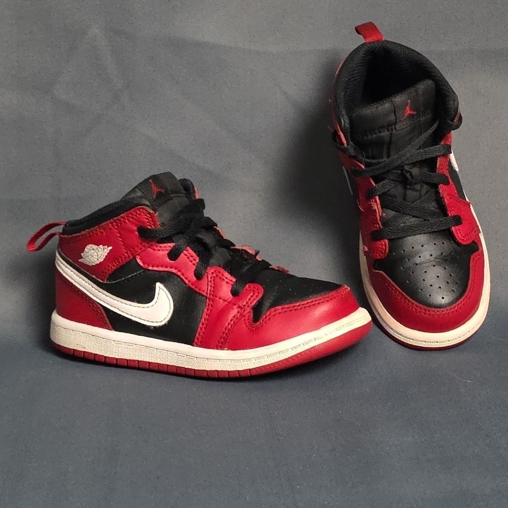 Jordan Air Jordan 1 Mid Unisex Kids Sneaker Black/Red/White Leather‎ US 9